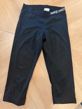 Nike pro capri leggings